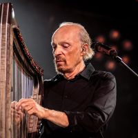 Portrait promotionnel d'Alan Stivell. L'artiste s'est produit sur la scène de la Confluence le samedi 7 octobre 2017.