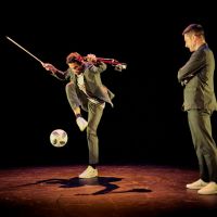 Portrait promotionnel de Fouad Boussouf. Le spectacle s'est tenu sur la scène de la Confluence le samedi 7 février 2026.